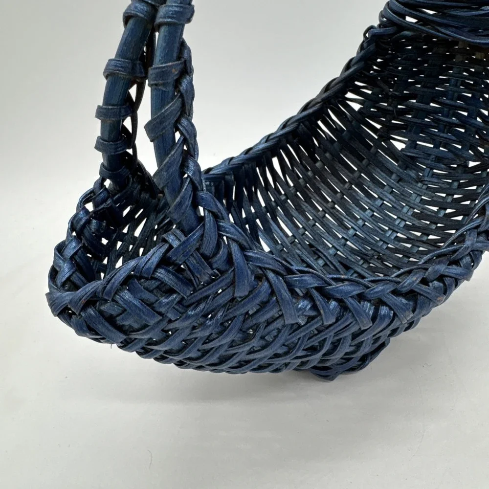 Vintage‎ Blue Duck Bird Wicker Basket with handle 13.5